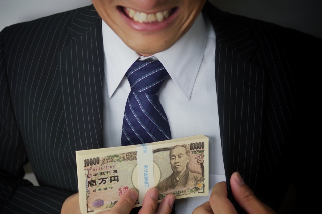 ヤミ金業者は金をせしめてほくそ笑む。東広島市の弁護士や司法書士に無料相談する